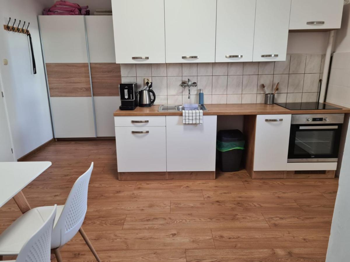 Apartmany Centro & Jacuzzi 피에슈타니 외부 사진