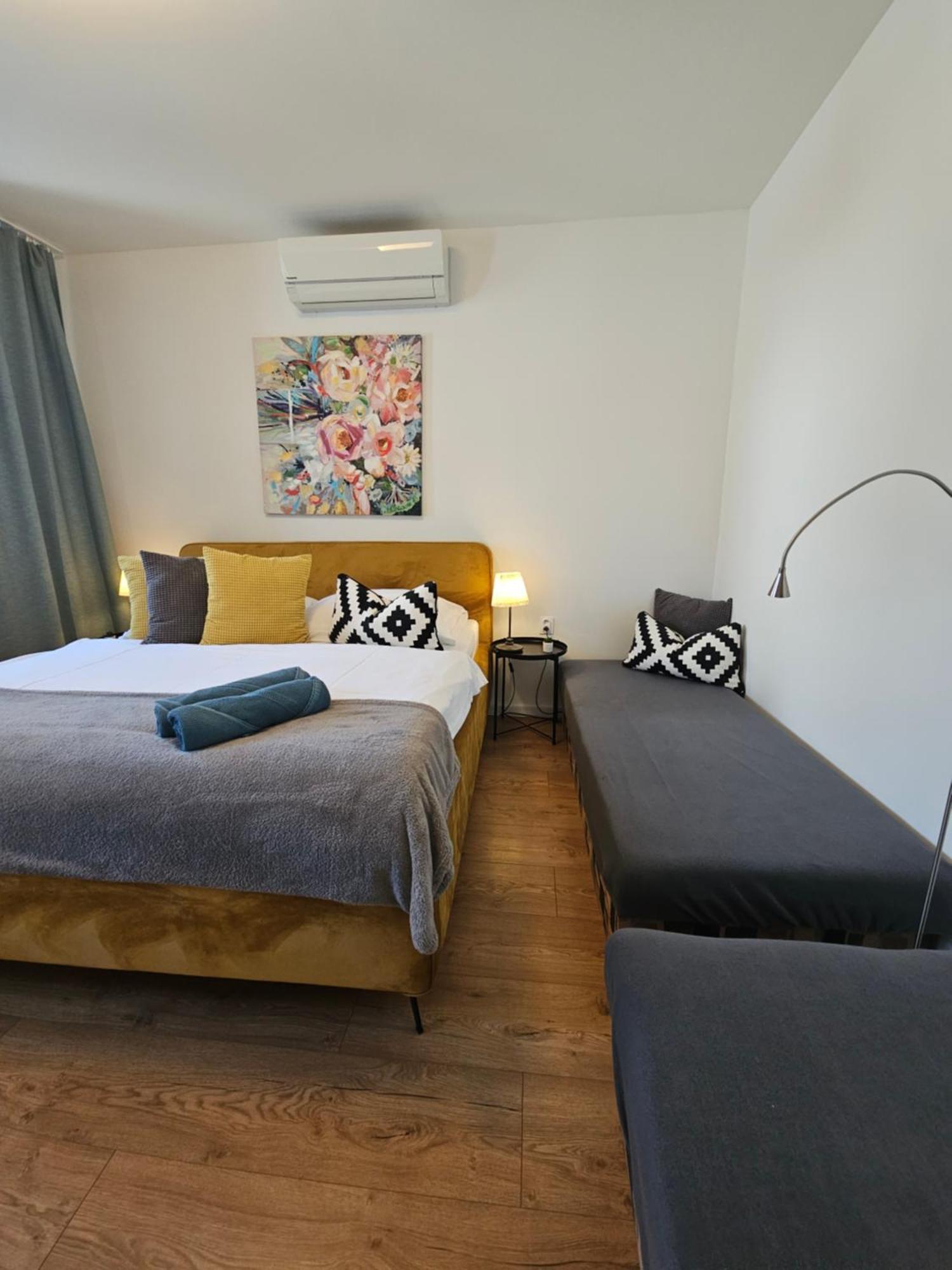 Apartmany Centro & Jacuzzi 피에슈타니 외부 사진